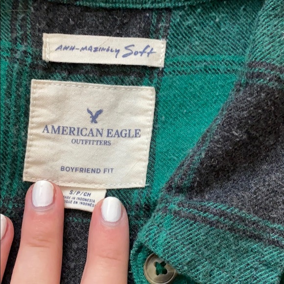 AMERICAN EAGLE green and black flannel - Picture 2 of 2